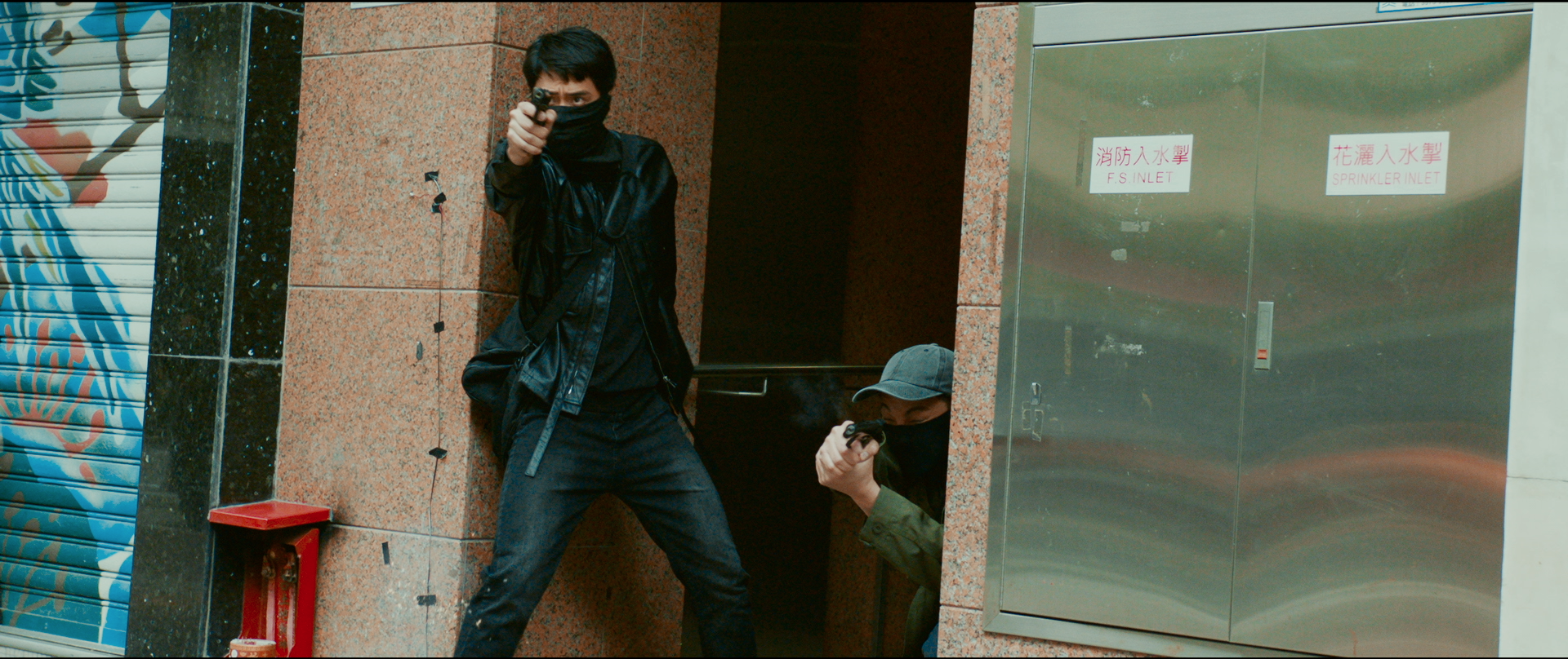 80年代香港映画の“無許可ゲリラ撮影”をオマージュ!『スタントマン 武替道』街中での強盗シーン本編映像解禁
