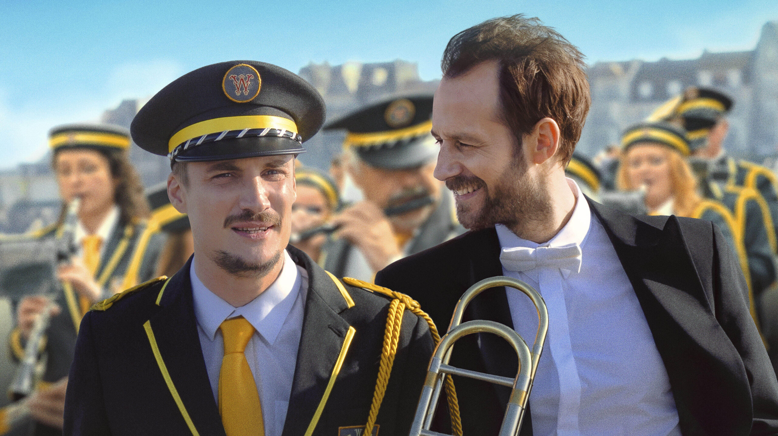 スター指揮者の兄と生き別れた弟、運命の再会から始まる感動の物語『ファンファーレ！ふたつの音』日本版予告編が解禁