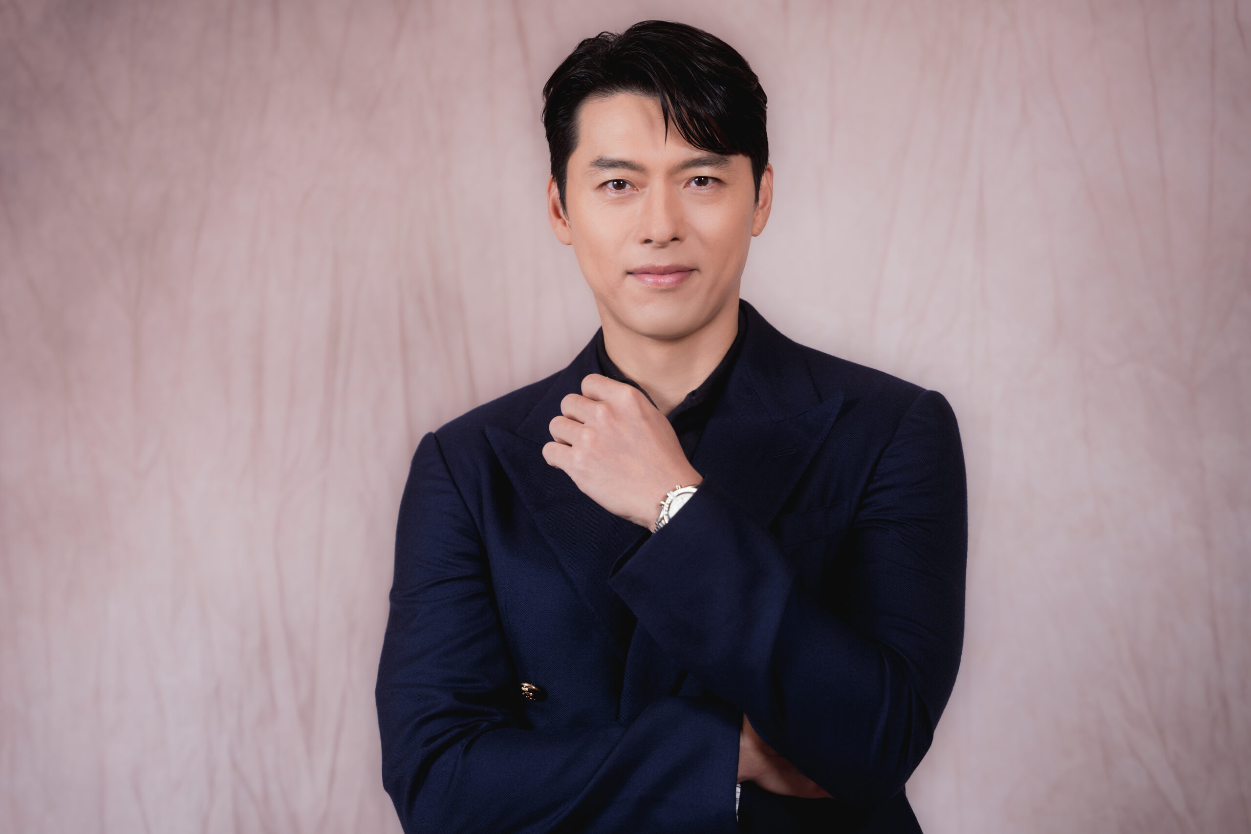 「俳優人生で最も真心を込めた作品」ヒョンビン来日インタビュー公開　主演最新作『ハルビン』と日本ファンへの想い