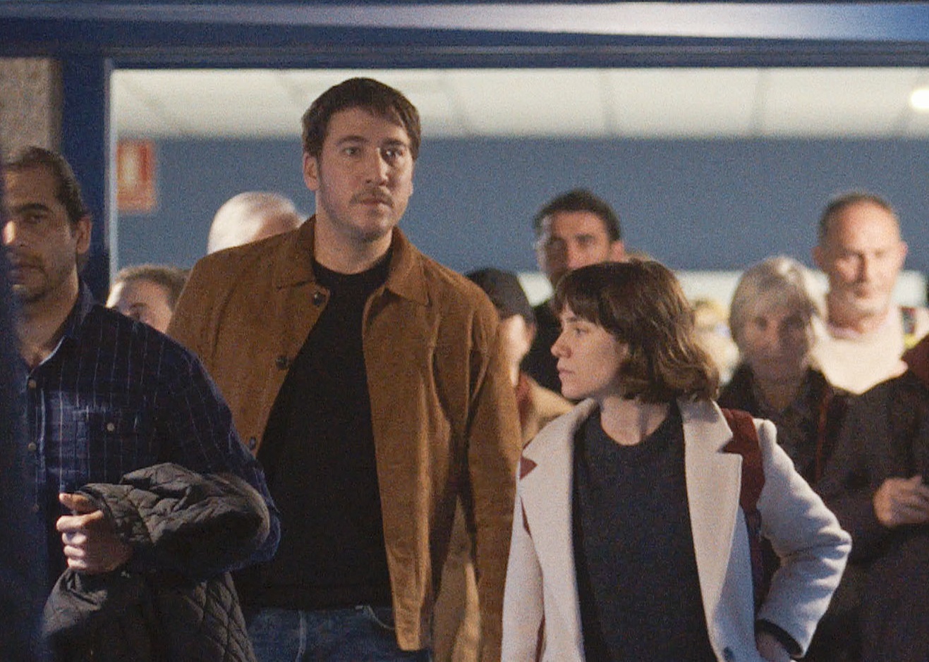 空港に降り立った幸せなカップルを待ち受ける“誰にでも起こりうる悪夢”『入国審査』緊張感マックスの入国審査シーン映像解禁