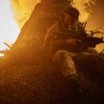“ヘルファイヤ・ミサイル”炸裂!ラッセル・クロウ&リアム・ヘムズワースW主演『ランド・オブ・バッド』絶体絶命の戦闘シーン映像解禁
