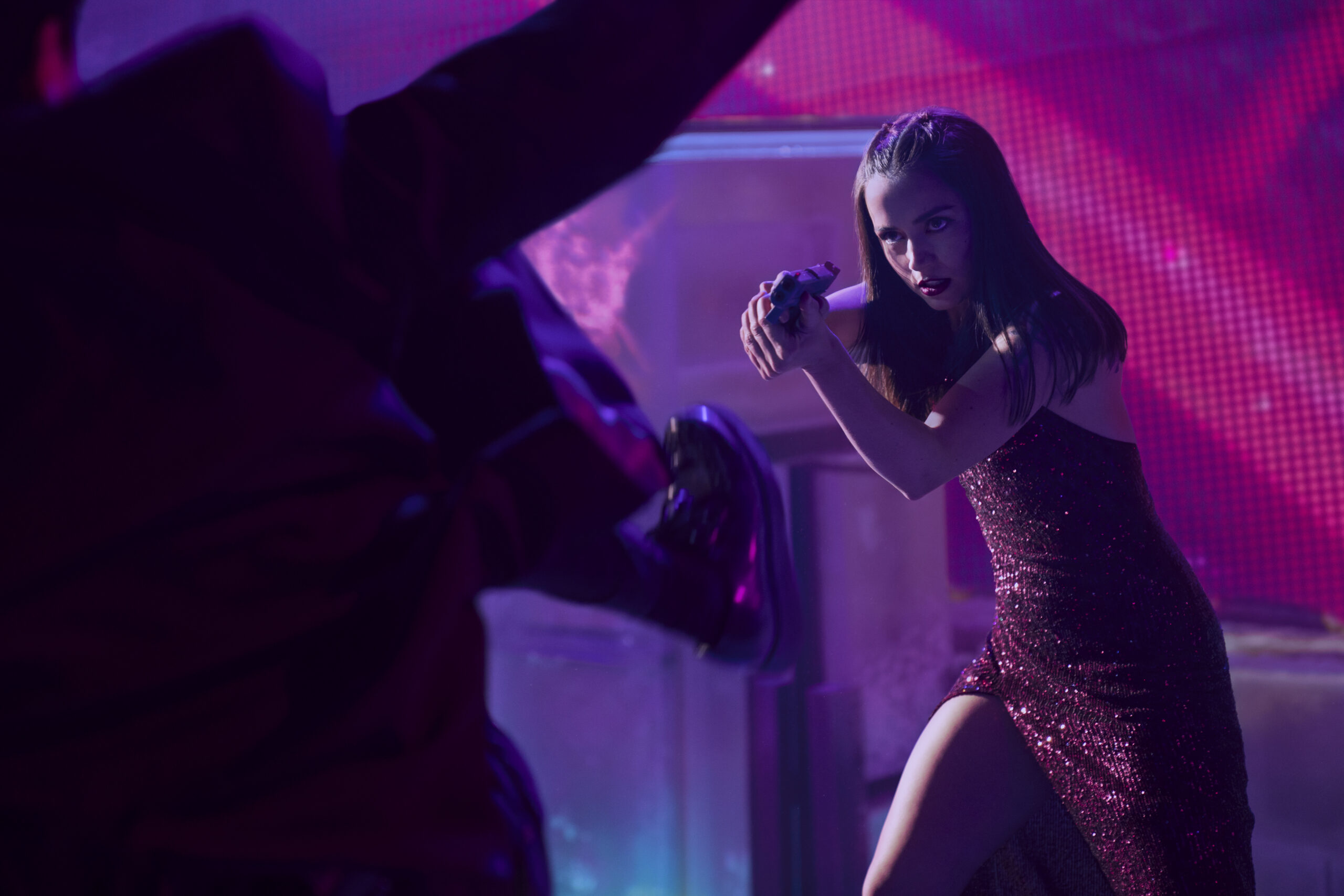 アナ・デ・アルマスの「ガン・フー」炸裂！『バレリーナ：The World of John Wick』“新米”殺し屋イヴが大暴れする本編映像解禁