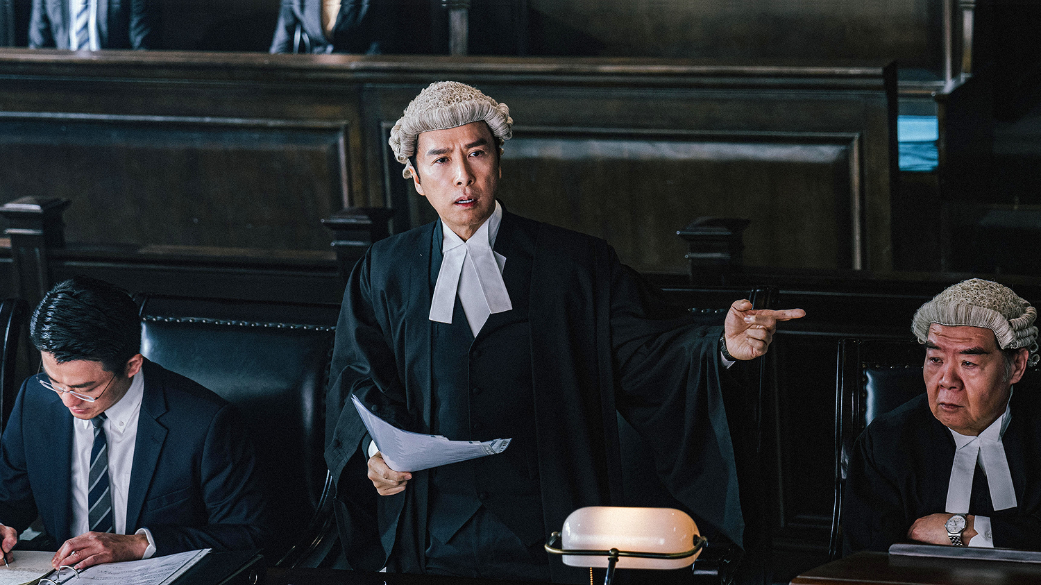 ドニー・イェン、ジュリアン・チョン、マイケル・ホイが法廷で激突！『プロセキューター』緊迫感あふれる法廷シーン解禁