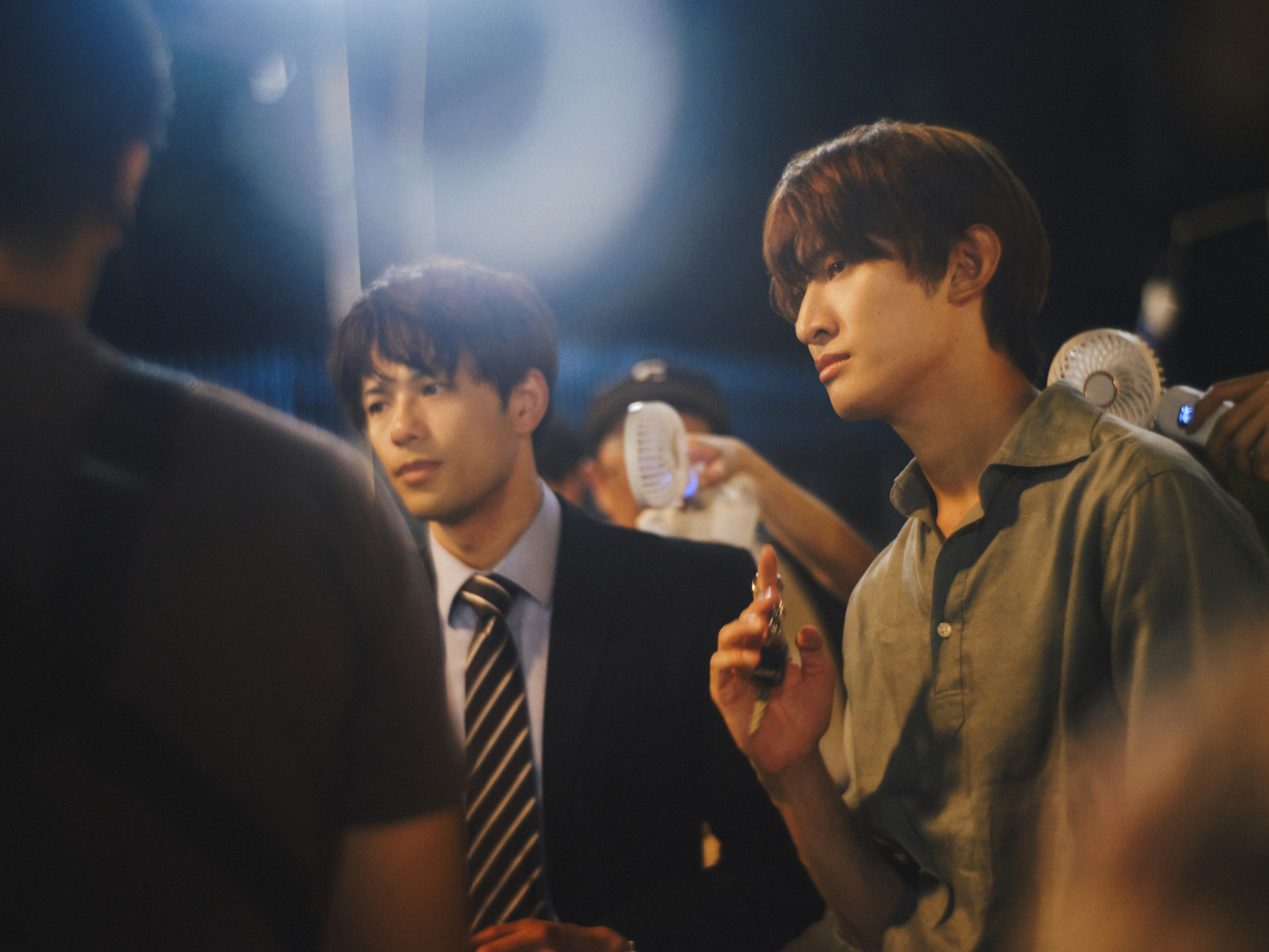 森崎ウィンと向井康二(Snow Man)が“タイ流映画撮影”に挑戦!『(LOVE SONG)』メイキングショット解禁