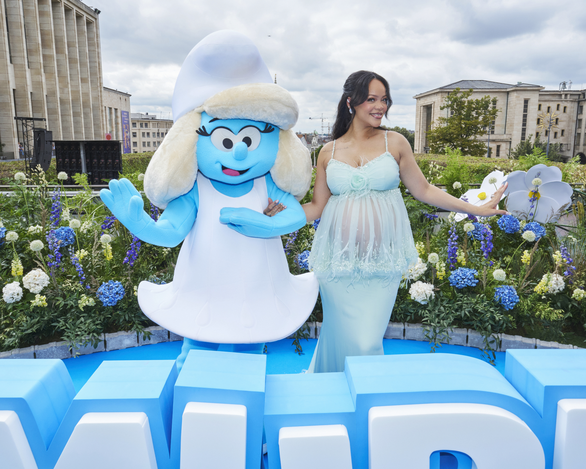 歌姫リアーナ、スマーフェット役で声優＆主題歌も担当『劇場版スマーフ／おどるキノコ村の時空大冒険』豪華声優陣の特別映像解禁