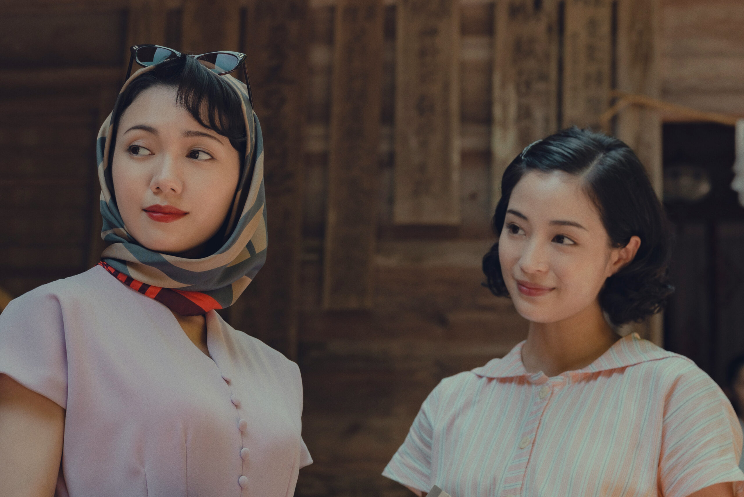 広瀬すず演じる“悦子”と二階堂ふみ演じる“佐知子”が1950年代の長崎で初めて出会う重要シーン！『遠い山なみの光』本編映像解禁