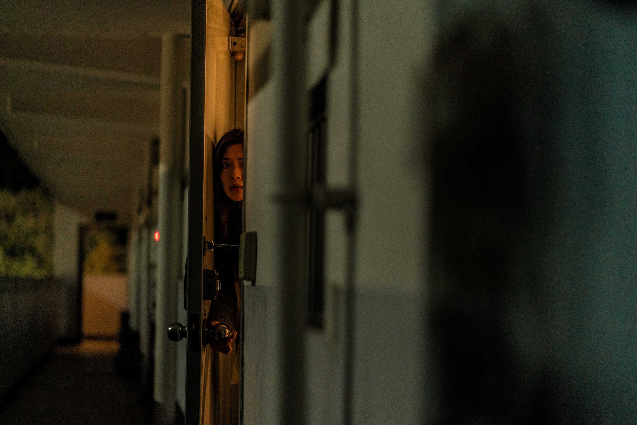 団地の住人しか聞こえない“怖音”の正体とは何なのか――韓国発の大ヒットホラー『層間騒音』本国版予告編解禁