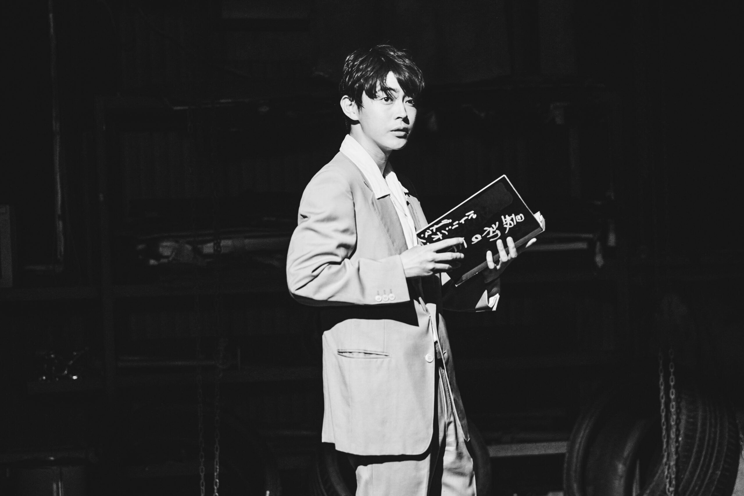 倉悠貴が案内人として登場! 伝説のドキュメンタリー『最初の年:民意が生んだ、社会主義アジェンデ政権』6分超の“短編映画級”予告編解禁