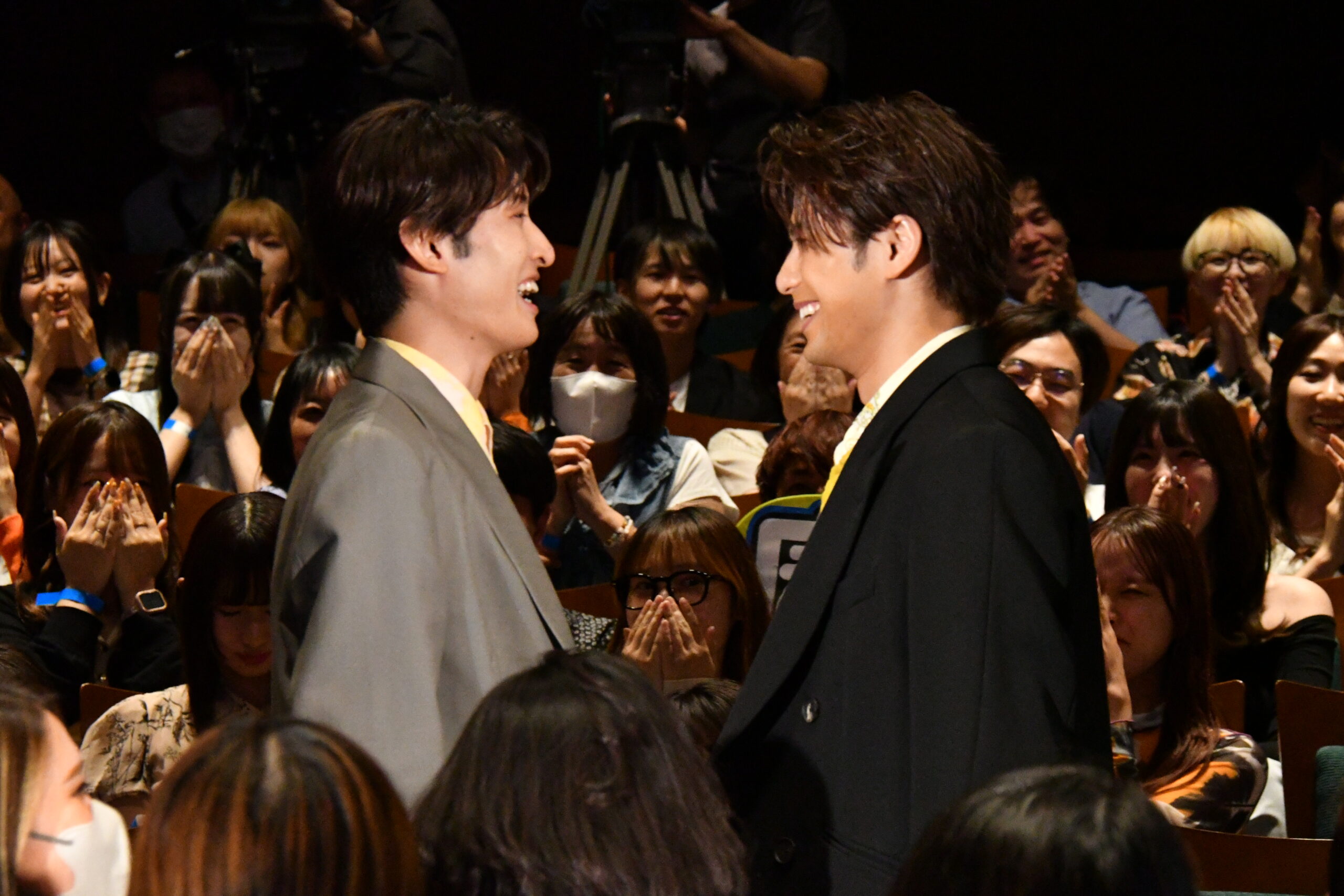 森崎ウィンと向井康二（Snow Man）の濃密な400日を凝縮　『（LOVE SONG）』“恋する2人に恋をした”ダイジェスト映像公開