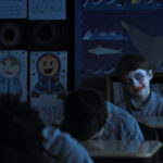 3人の重要人物の視点から児童集団失踪事件の闇に迫る――考察ミステリー『WEAPONS／ウェポンズ』特別映像3種が一挙解禁