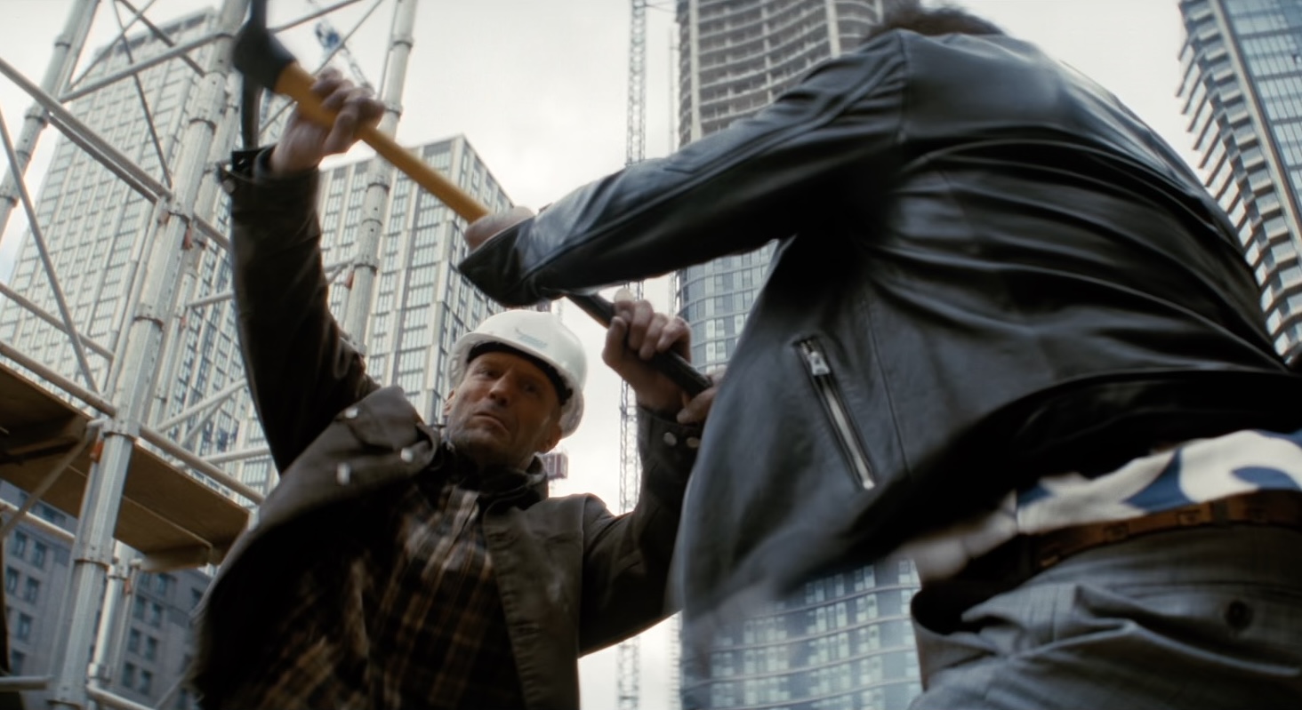 ジェイソン・ステイサム演じる現場監督がバケツ&ツルハシで無双!『ワーキングマン』“工具アクション”が炸裂する本編映像解禁