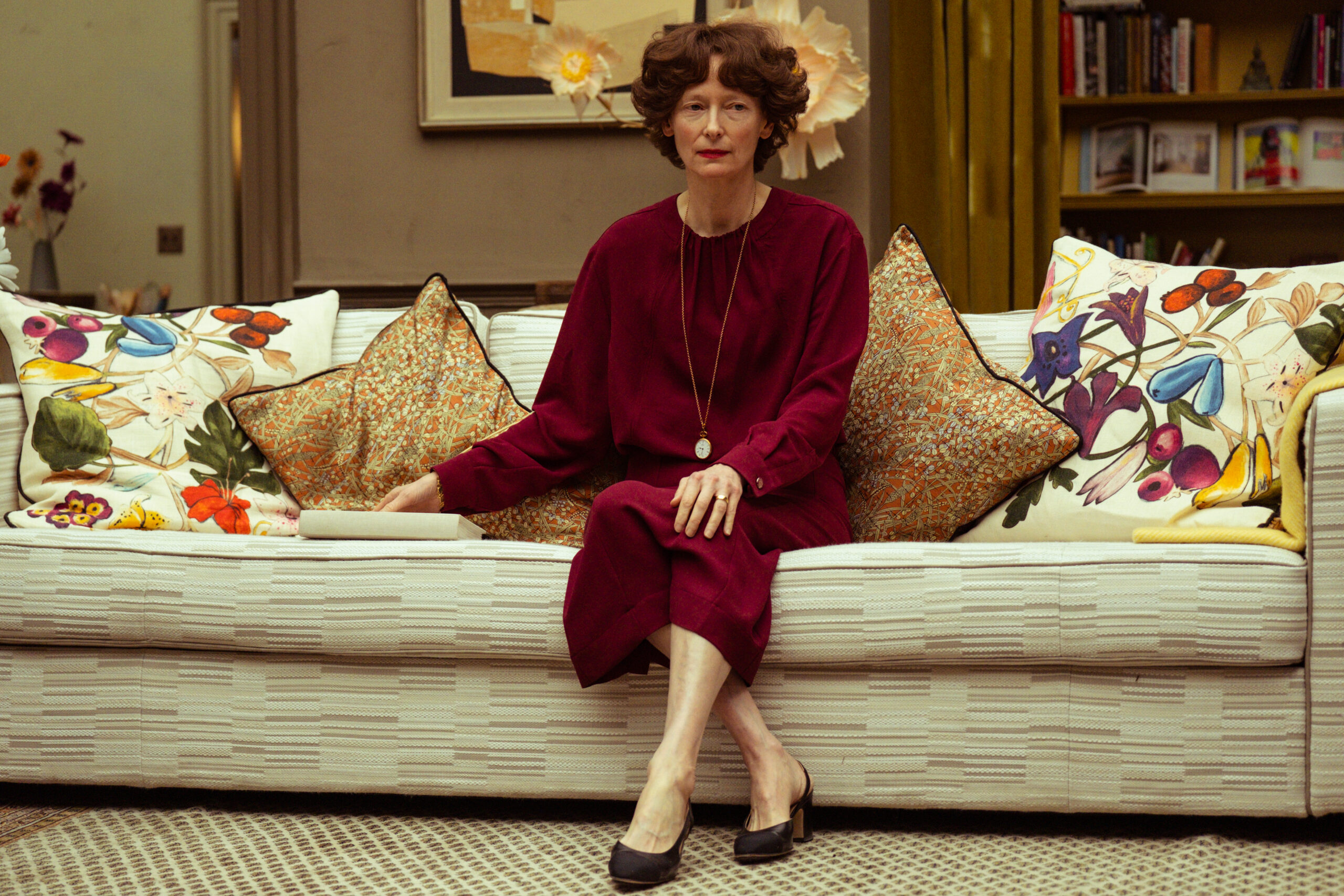 ティルダ・スウィントンの魂を揺さぶる歌唱シーン　黙示録的ミュージカル『THE END（ジ・エンド）』本編映像解禁