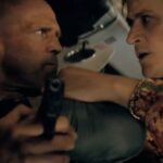 手を縛られても最強！　ジェイソン・ステイサム、揺れる車内でマフィアをボコボコに『ワーキングマン』本編映像解禁