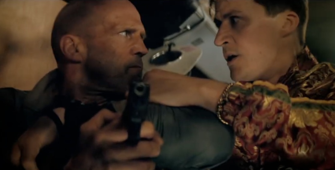 手を縛られても最強！　ジェイソン・ステイサム、揺れる車内でマフィアをボコボコに『ワーキングマン』本編映像解禁