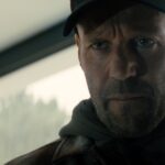 山路和弘VS堀内賢雄、激渋ボイスの競演！　ジェイソン・ステイサム主演『ワーキングマン』緊迫シーンの日本語吹替版本編映像解禁