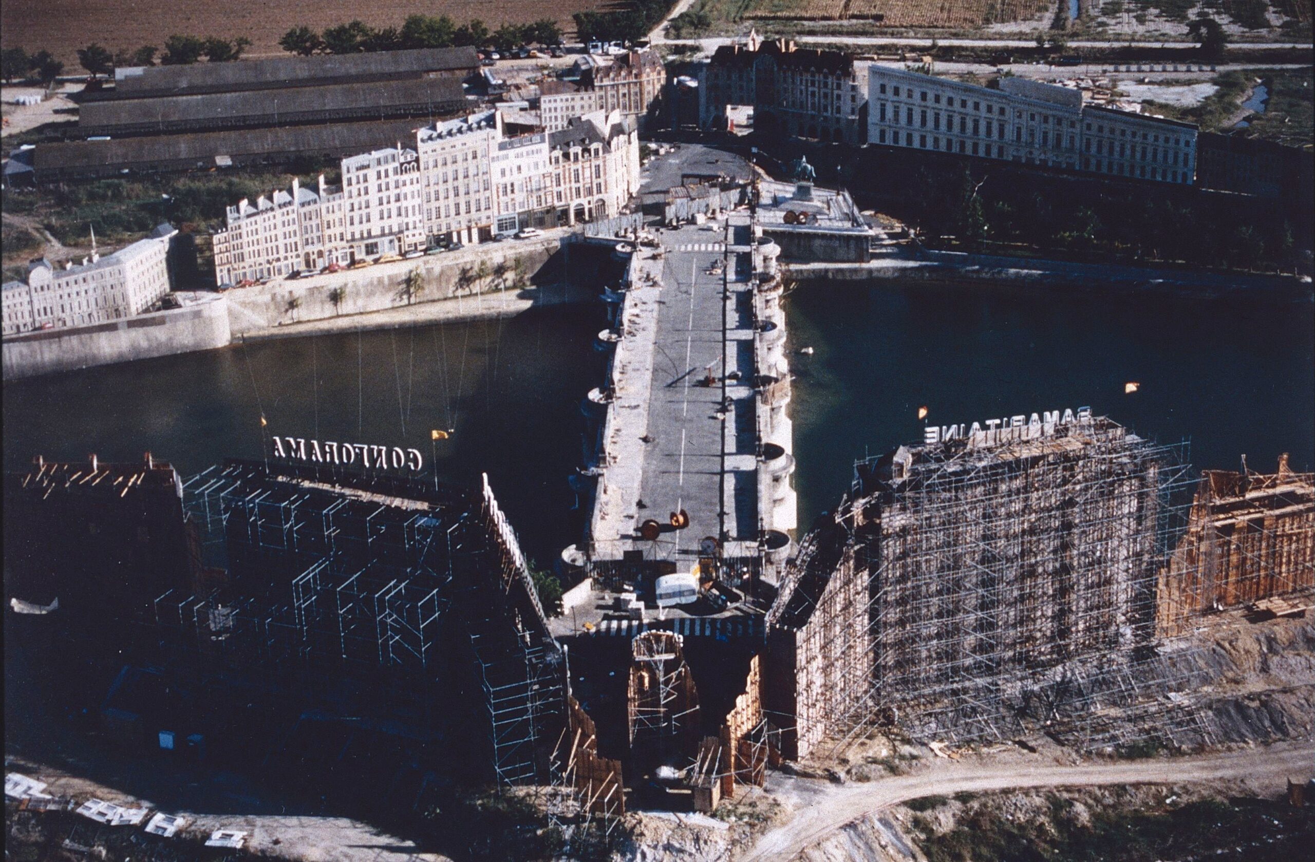 製作費高騰、セット崩壊、プロダクション倒産…“伝説”と化した20世紀恋愛映画の最高峰『ポンヌフの恋人』の狂気の裏側とは?