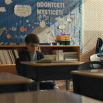 『WEAPONS／ウェポンズ』満席続出で好スタート　週末館アベレージ全作品1位を獲得　監督が“最大の謎”語る特別映像解禁