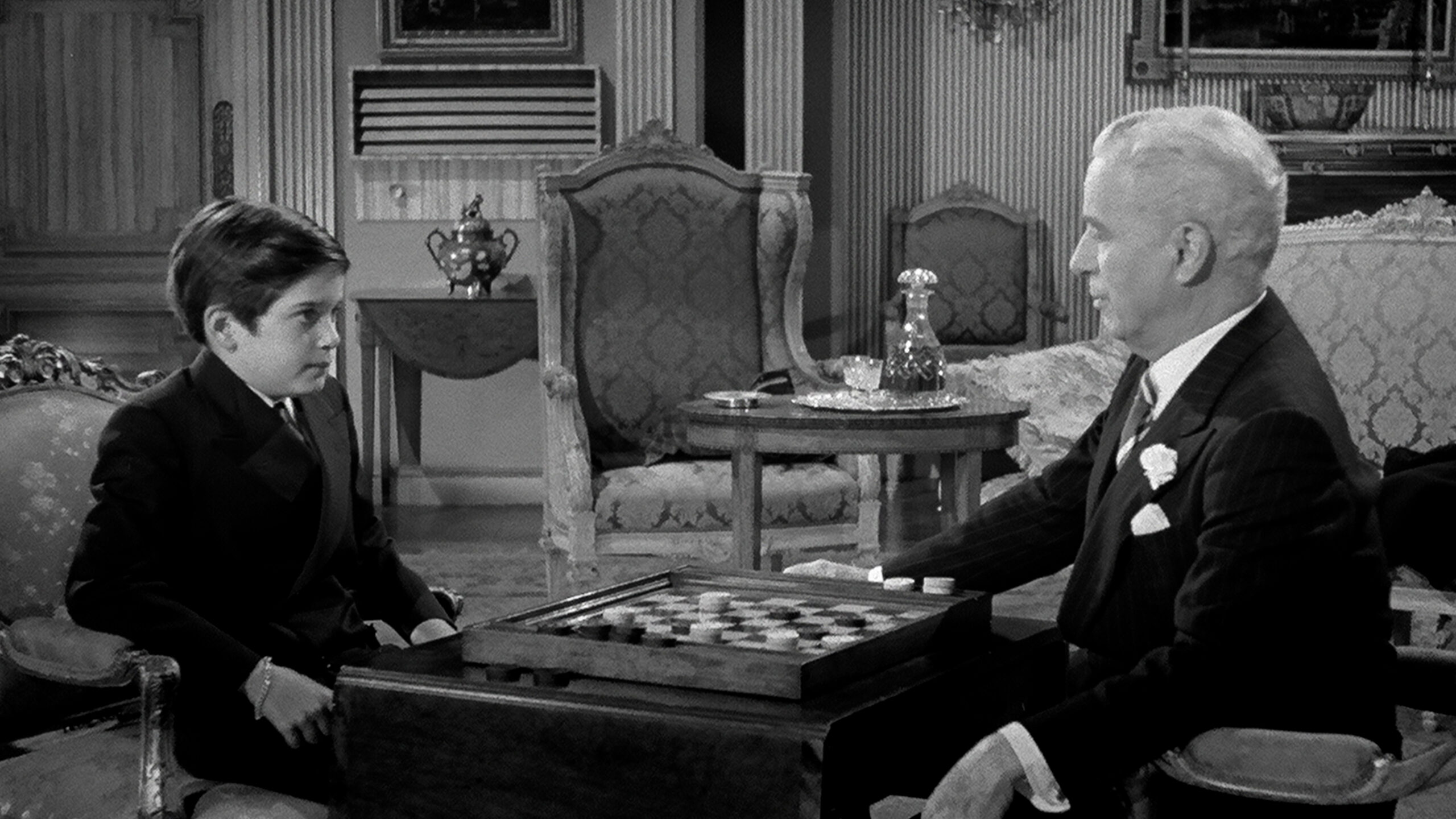 「今の世界が崩壊する原因は強すぎる権力だ」反戦と平和を訴えたチャップリンの“予言”的メッセージ『チャップリン』本編映像解禁