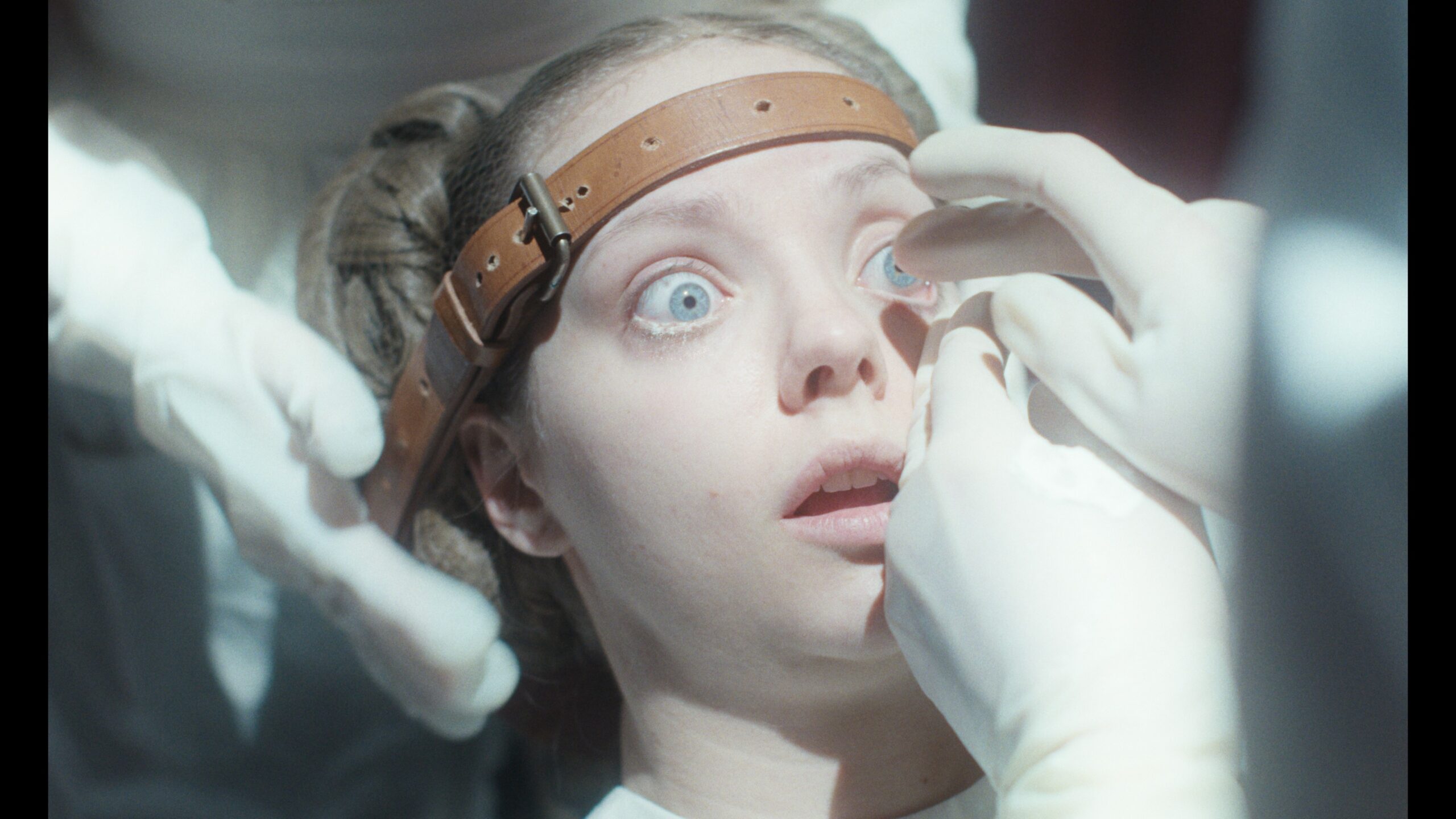 【閲覧注意】シンデレラの義姉妹はなぜ“美”に狂ったのか？　麻酔なしの整形に挑む『アグリーシスター 可愛いあの娘は醜いわたし』衝撃のコンセプト動画公開