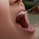 「もし人間が牡蠣のように生きれたら？」『水の中で息をする ―彼女でも彼でもなく―』予告編解禁　アオイヤマダ、小田香らコメント到着